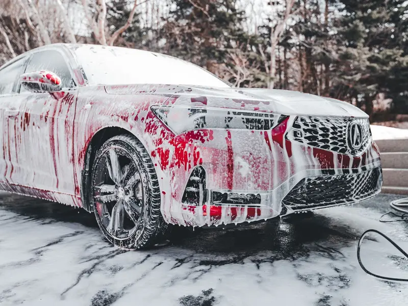 Auto prekriven pjenom za pranje